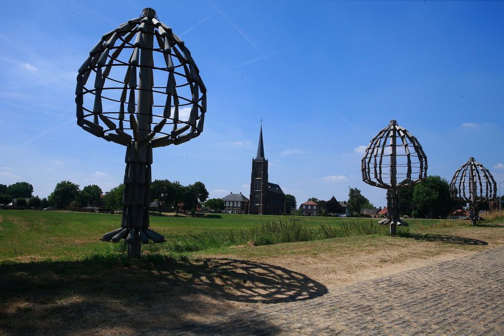 Kunstwerk bakenbomen Batenburg - Wijchen=