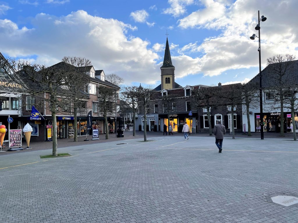 Elke eerste zaterdag van de maand organiseert Museum Kasteel Wijchen wandelingen met een gids door de geschiedenis van Wijchen - Wijchen=