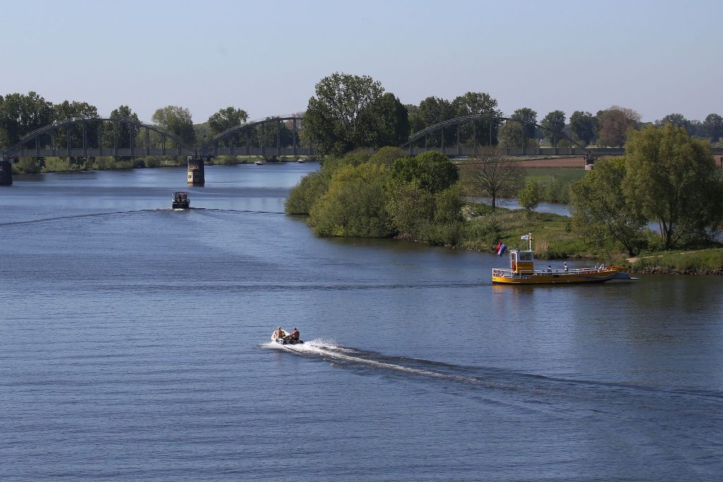 Pontjes Wijchen varen weer - fotograaf Jolanda van de Logt - Wijchen=