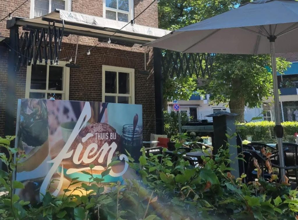 Fien's live muziek op het terras - Fotogaaf Suzan Hurkens - Wijchen=