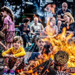 Kampvuur vertellingen - fotograaf Dick Vogelzang - Wijchen=