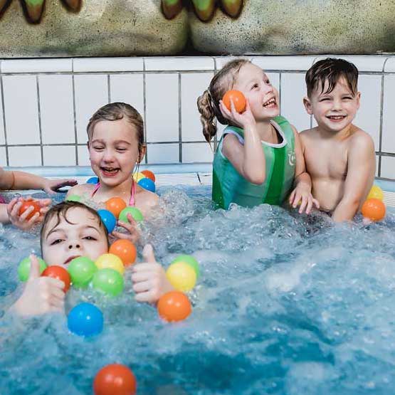 Carnaval Disco Zwemmen - Zwembad de meerval - Foto de Meerval - Wijchen=