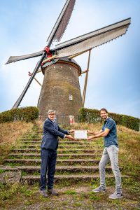 Molenaar Jeroen van de Water ontvangt Monumentenprijs - Wijchen=