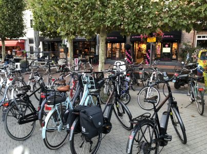 Geparkeerde fietsen op de Markt en in de Kromme Elleboog worden verwijderd - Wijchen=
